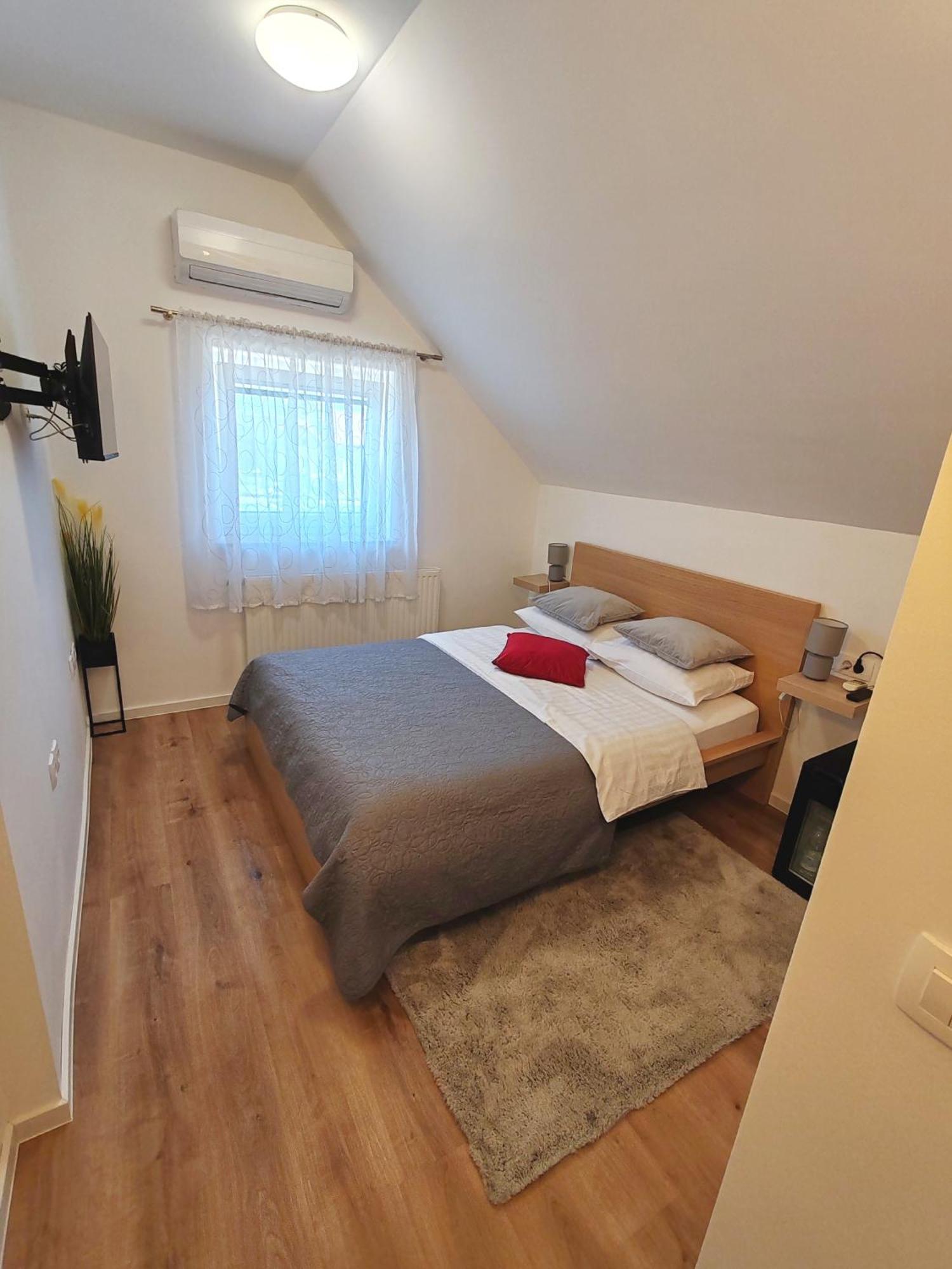 Lucky Center Ljubljana Apartment Room photo